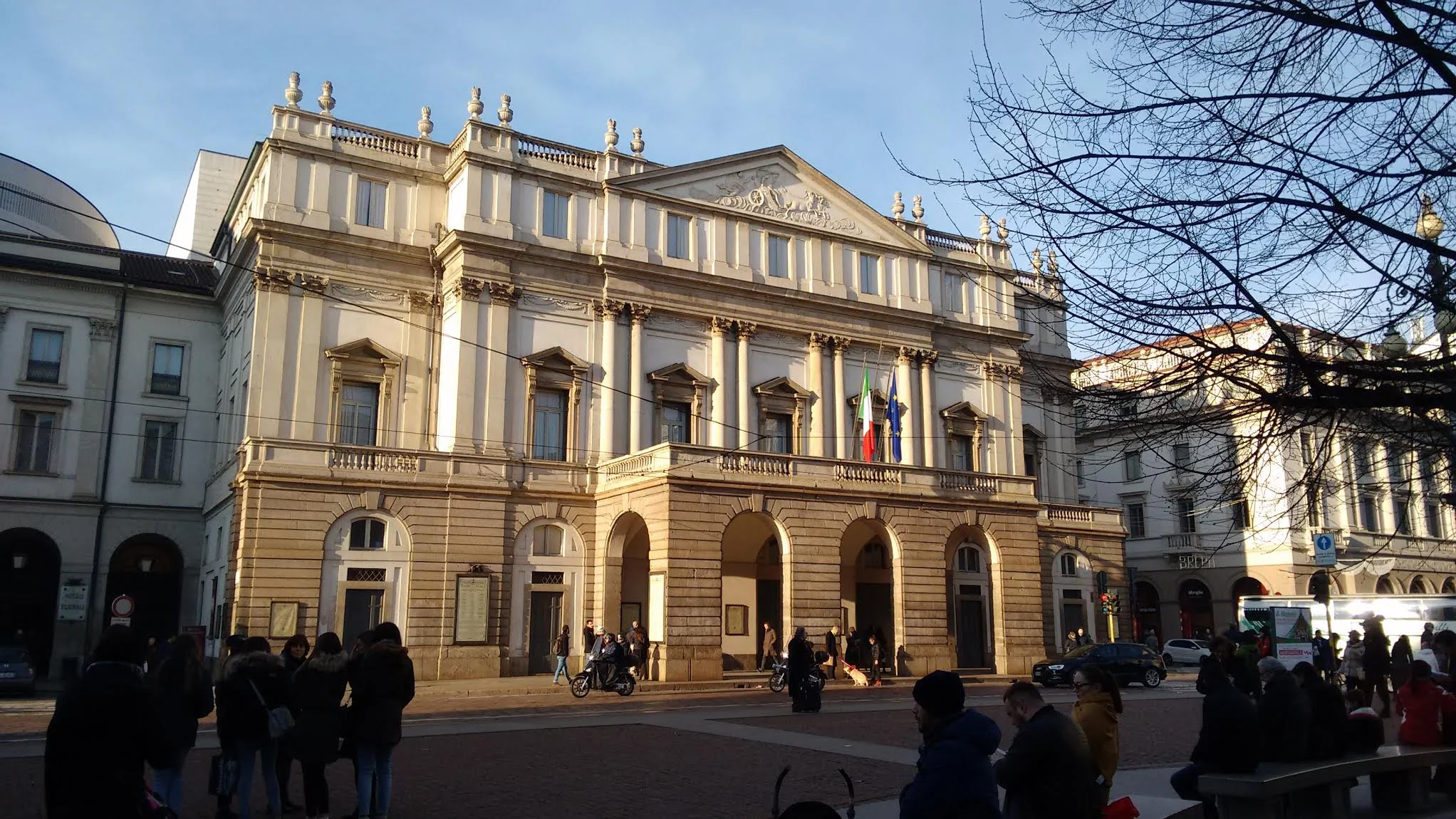 La-Scala-Opera-House-and-Theater-in-Milan-Italy.jpg