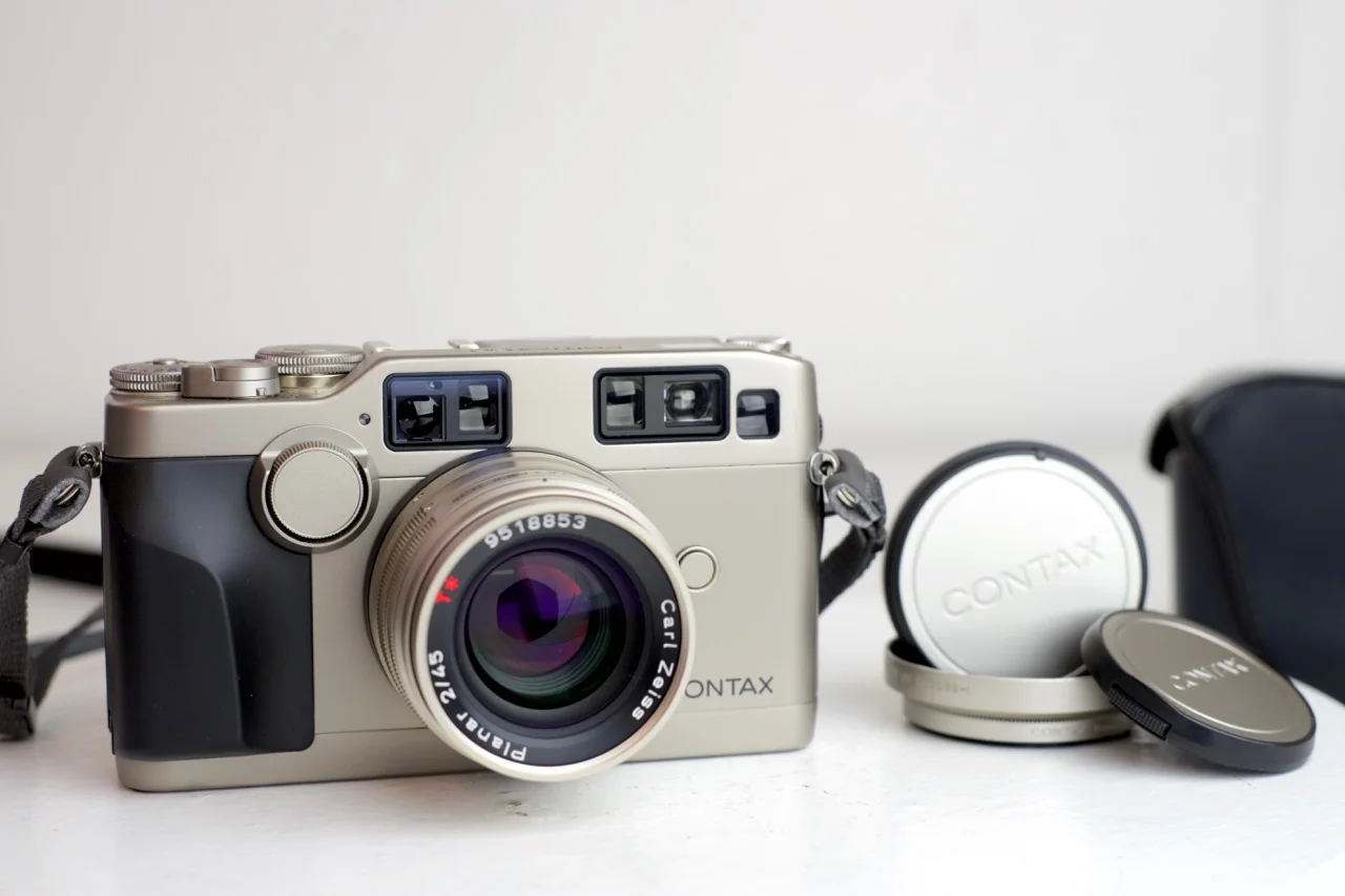 Contax G2 35mm Film Rangefinder Camera With Carl Zeiss Planar 45mm