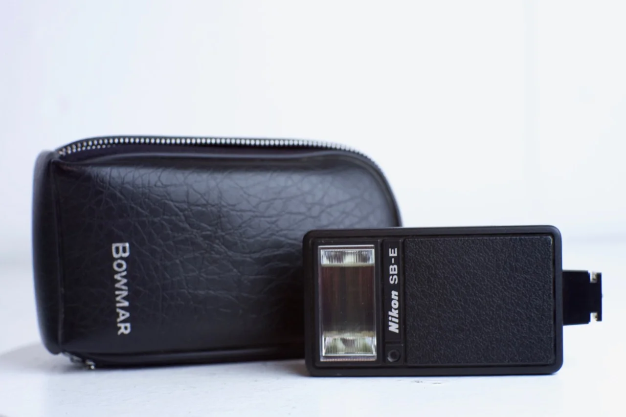 Nikon Speedlite SB-E Flash Unit with Case - for Nikon Electronic Cameras (Fe, Fm, eM, Etc.) Camera Flash Unit