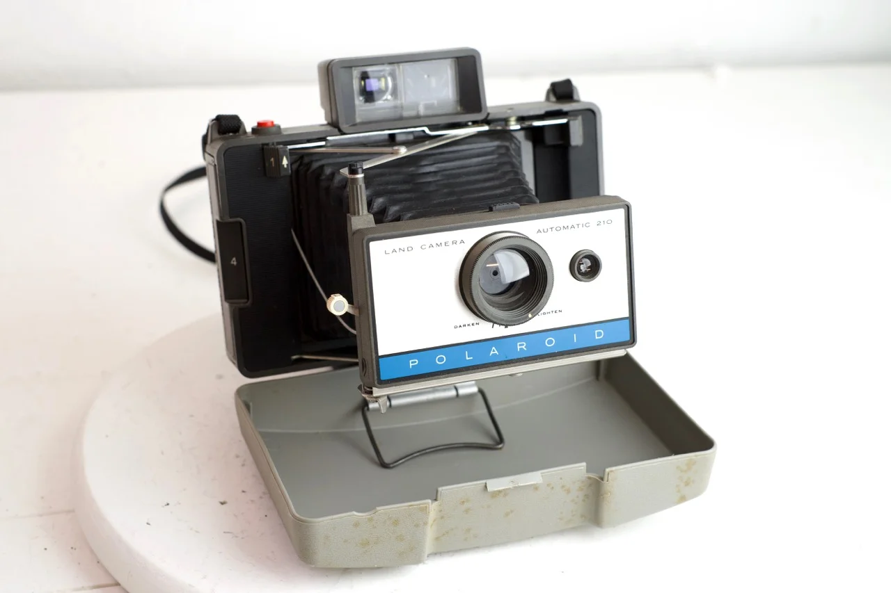 Polaroid Automatic 210 Land Camera - Fully Functional Instant Pack Film Camera