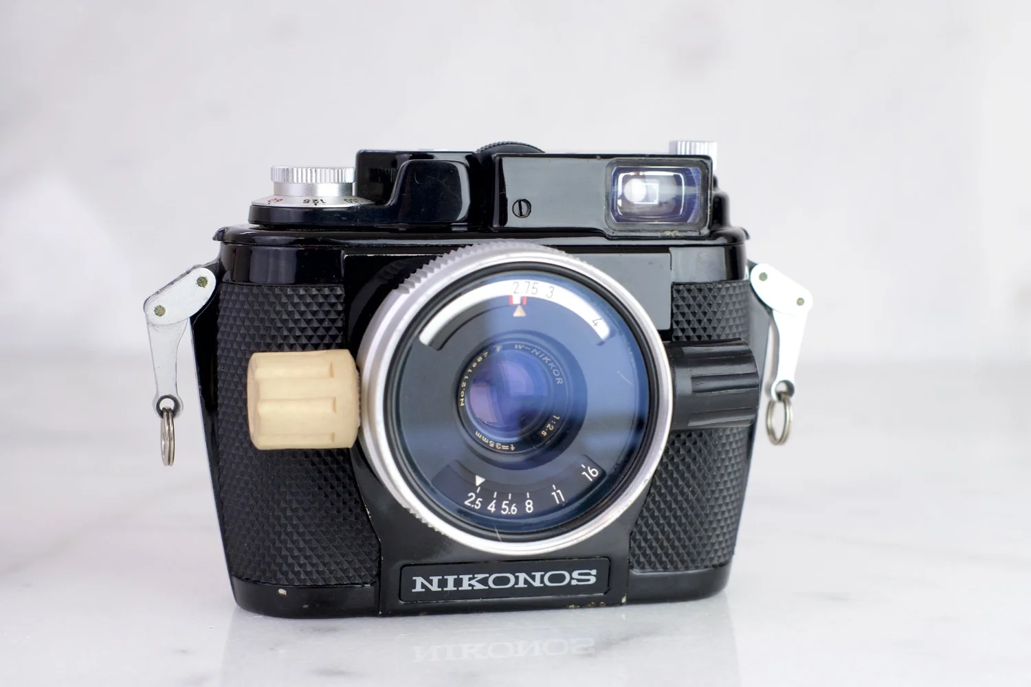 Nikon Nikonos Underwater Dive Camera with Nikkor 35mm F/2.5 Prime Lens - O-Rings Greased - Fully Functional