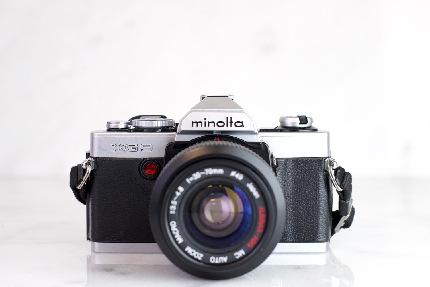 Minolta XG9 XG-9 SLR Film Camera with 35-135mm zoom lens 