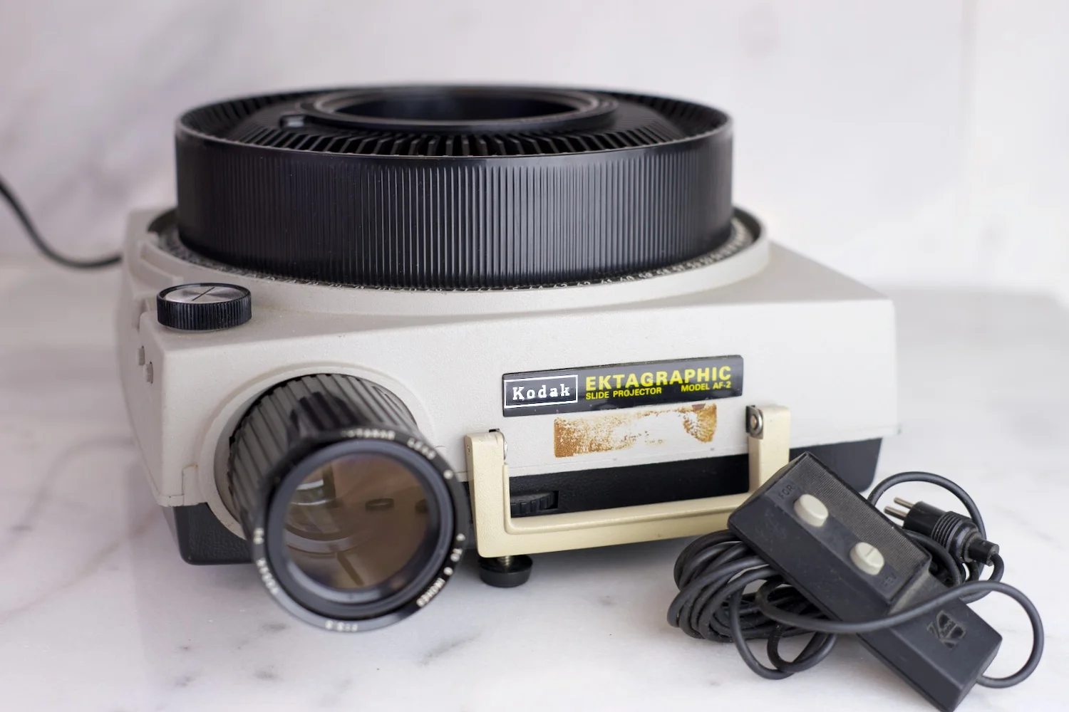 Kodak Ektagraphic AF2 Autofocus Slide Projector with Remote Control, Power Cable, Slide Carousel, New Bulb - Fully Functional