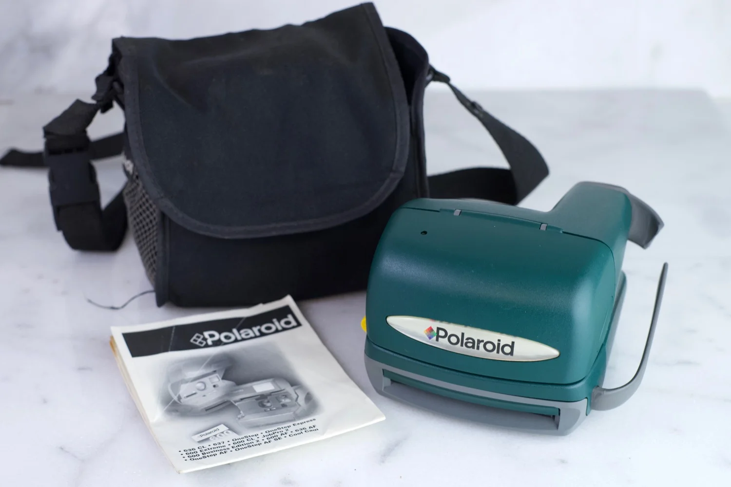 Polaroid One Step 600 Instant Camera with Case and Manual - Fully Functional