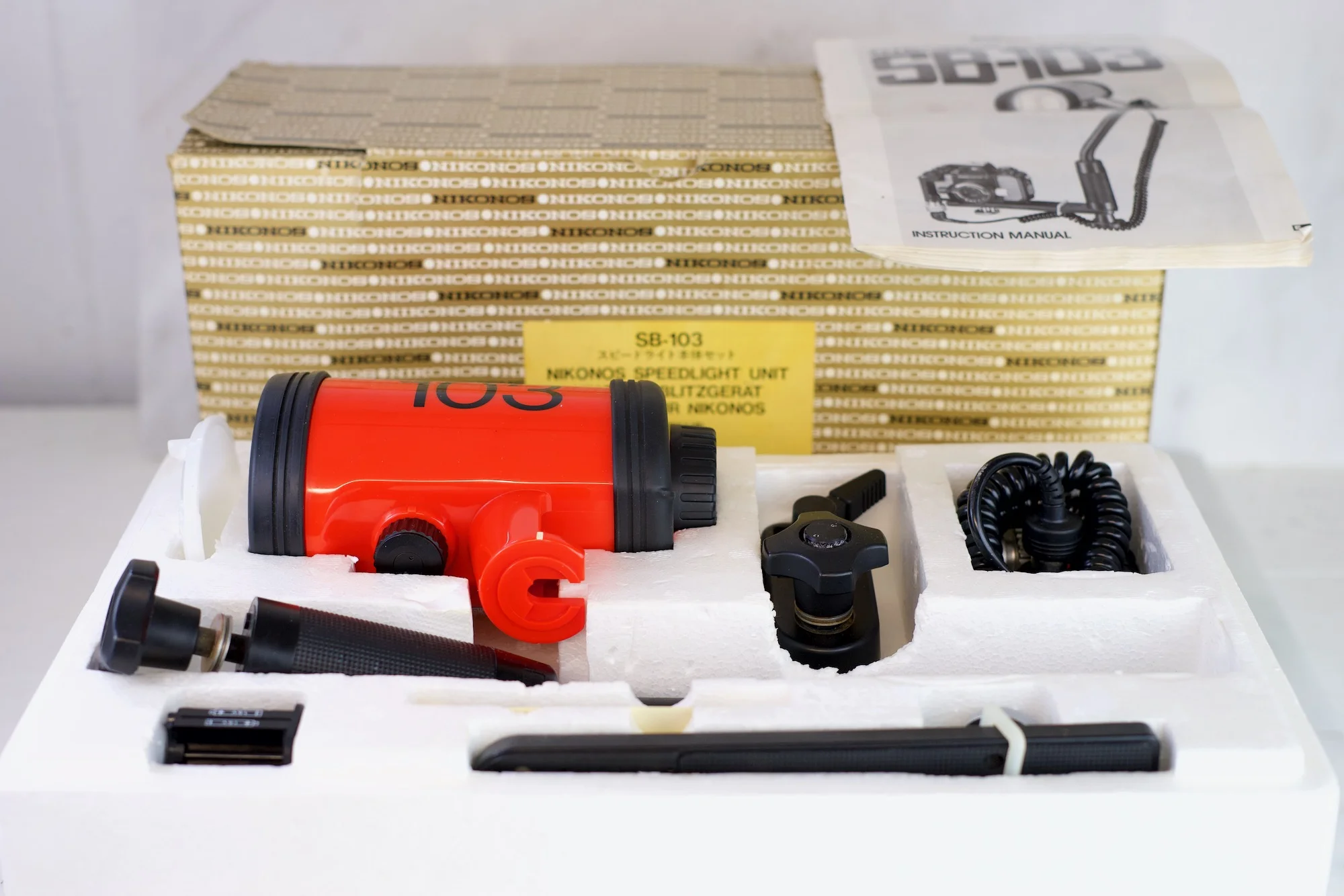 Nikon Nikonos SB-105 Speedlight Flash, Complete with all Parts, Box, Manuals