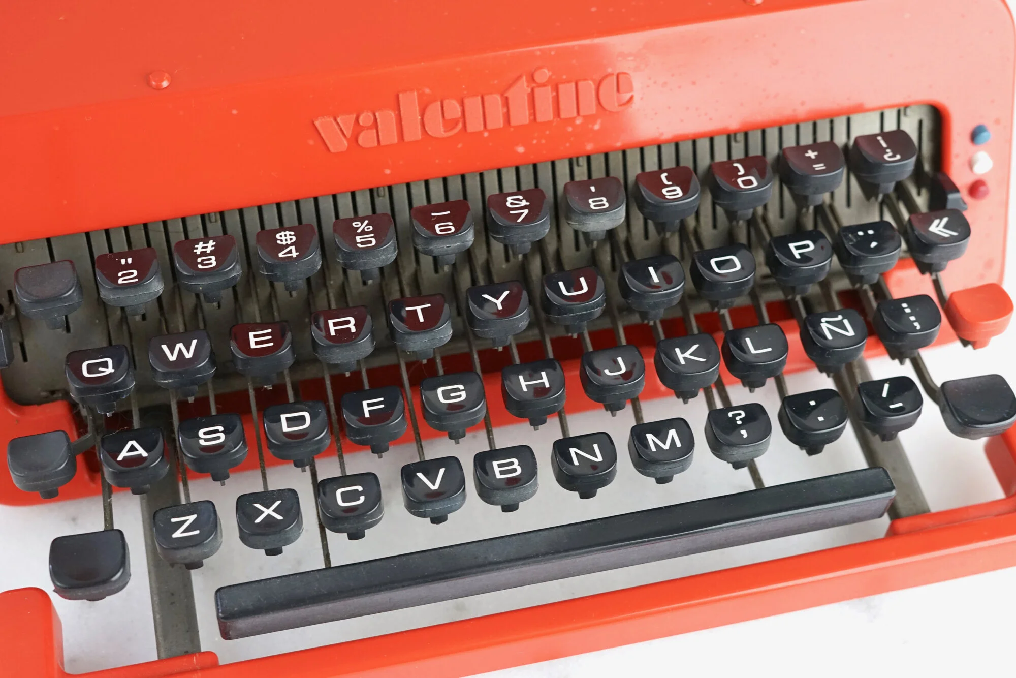 Olivetti Valentine Portable Typewriter with Case - Fully Functional and Cleaned
