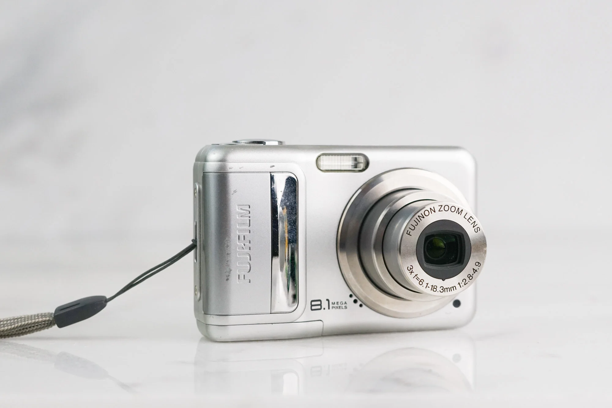 Fujifilm Finepix A850 8.1 Megapixel Digital Point and Shoot Camera 