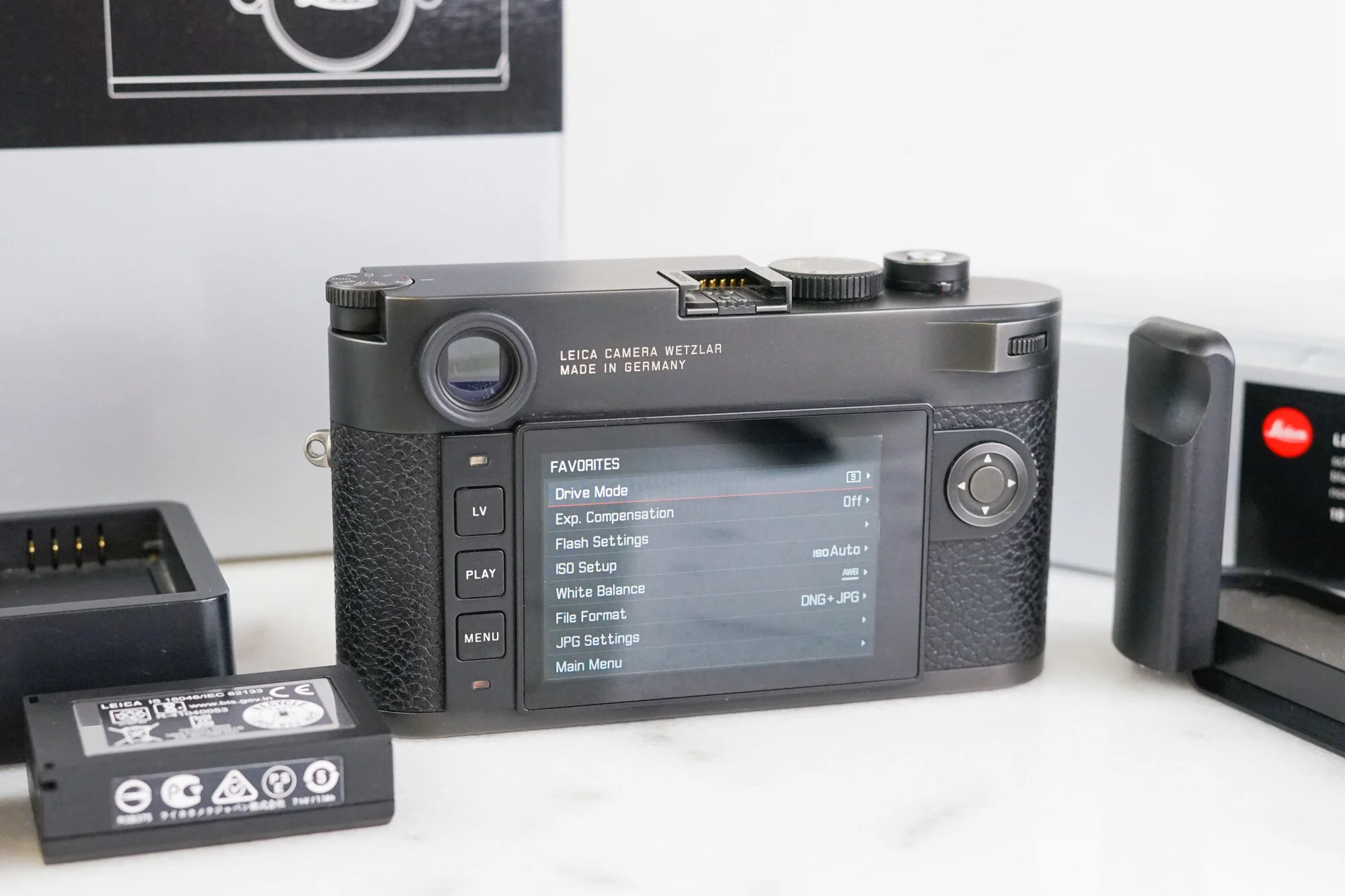 Leica M10 Bundle with RRS Grip and L Bracket, Leica Visoflex Electronic  Viewfinder, Leica Batteries, Charger, Box, Papers, Packaging — F Stop