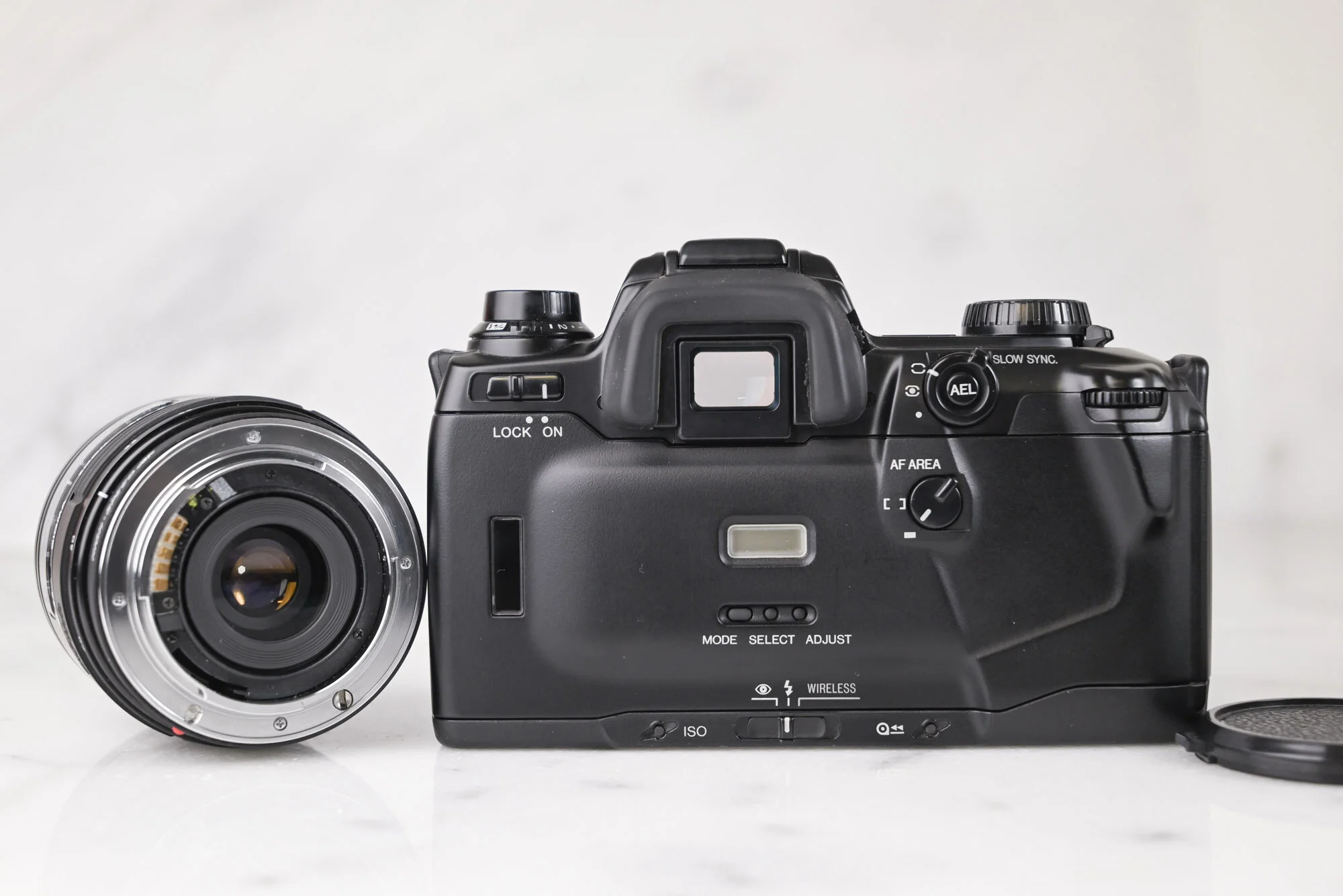 Minolta Maxxum 600si / 507si 35mm SLR Camera with Sigma Zoom AF 28 