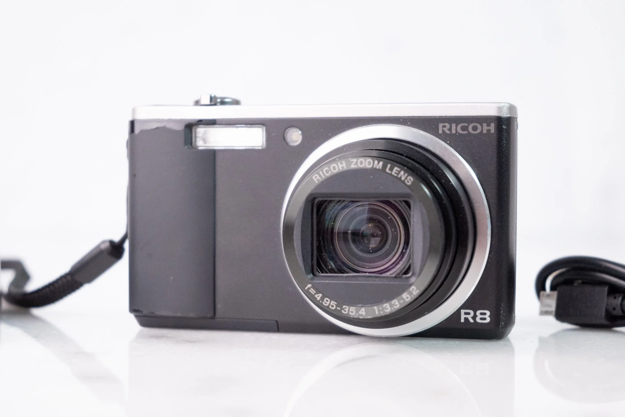 Ricoh R8 10 Megapixel Compact Premium Digital Camera with Charger 