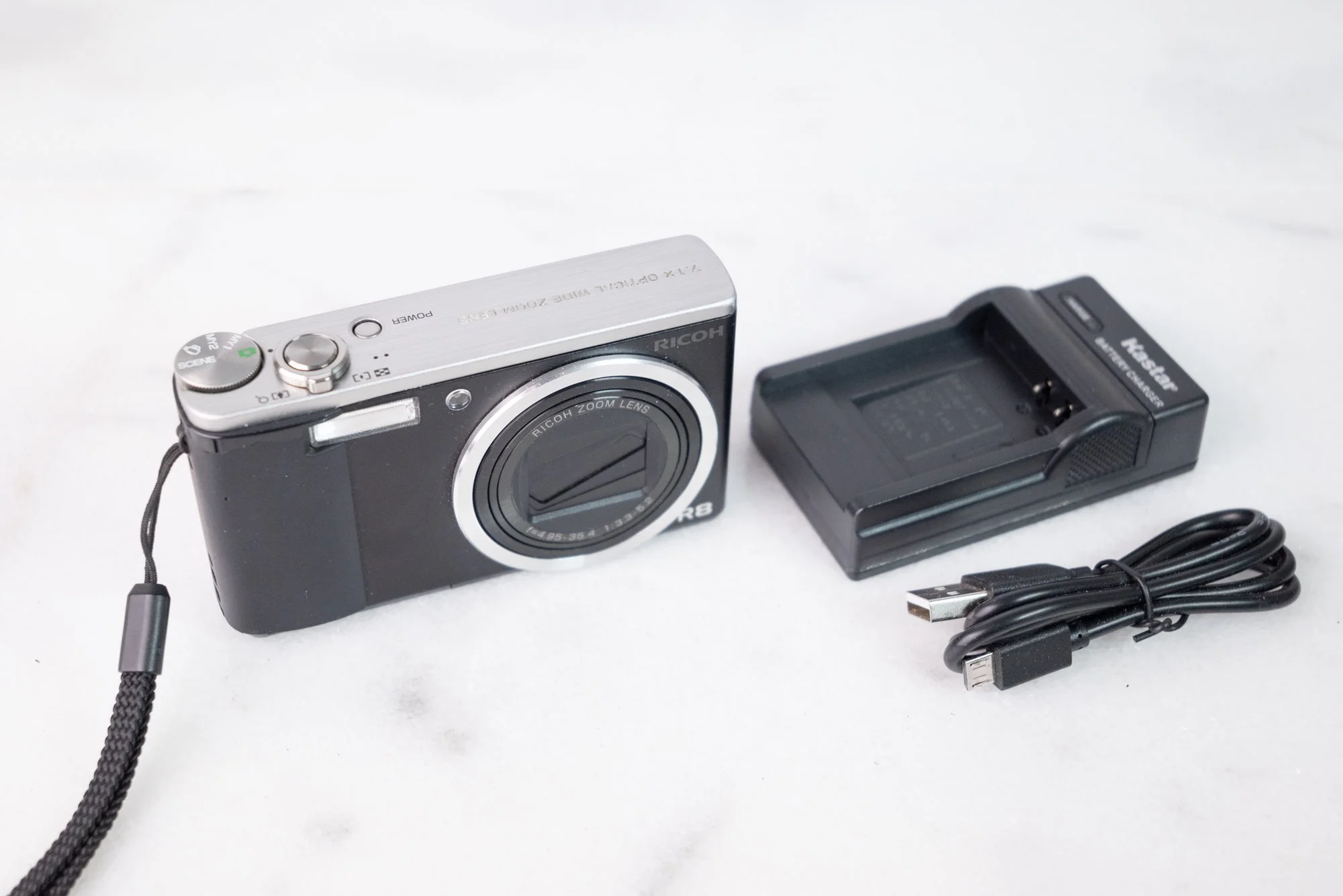 Ricoh R8 10 Megapixel Compact Premium Digital Camera with Charger 
