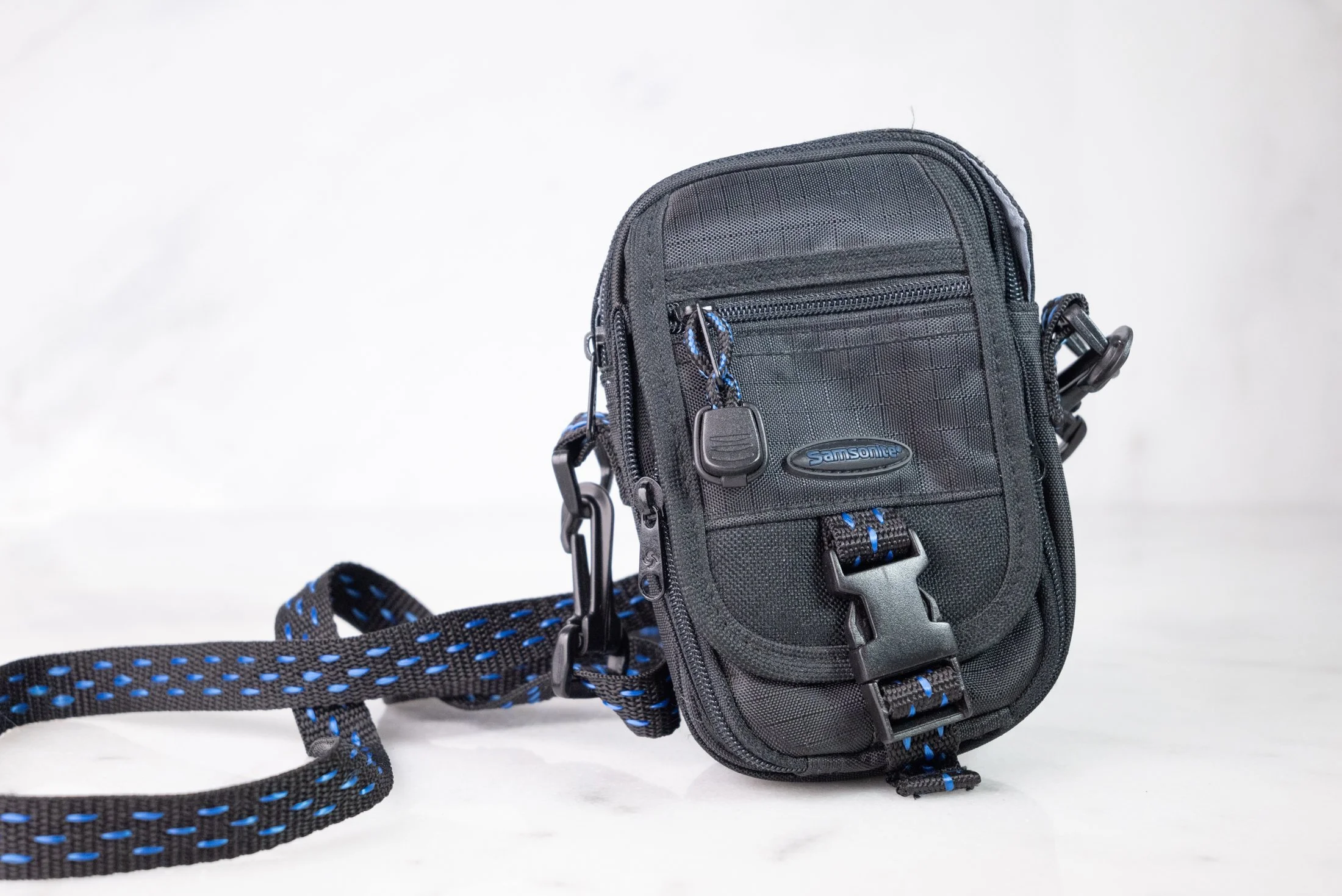 Samsonite Camera Bag for Compact Cameras - with Shoulder Strap and Handle