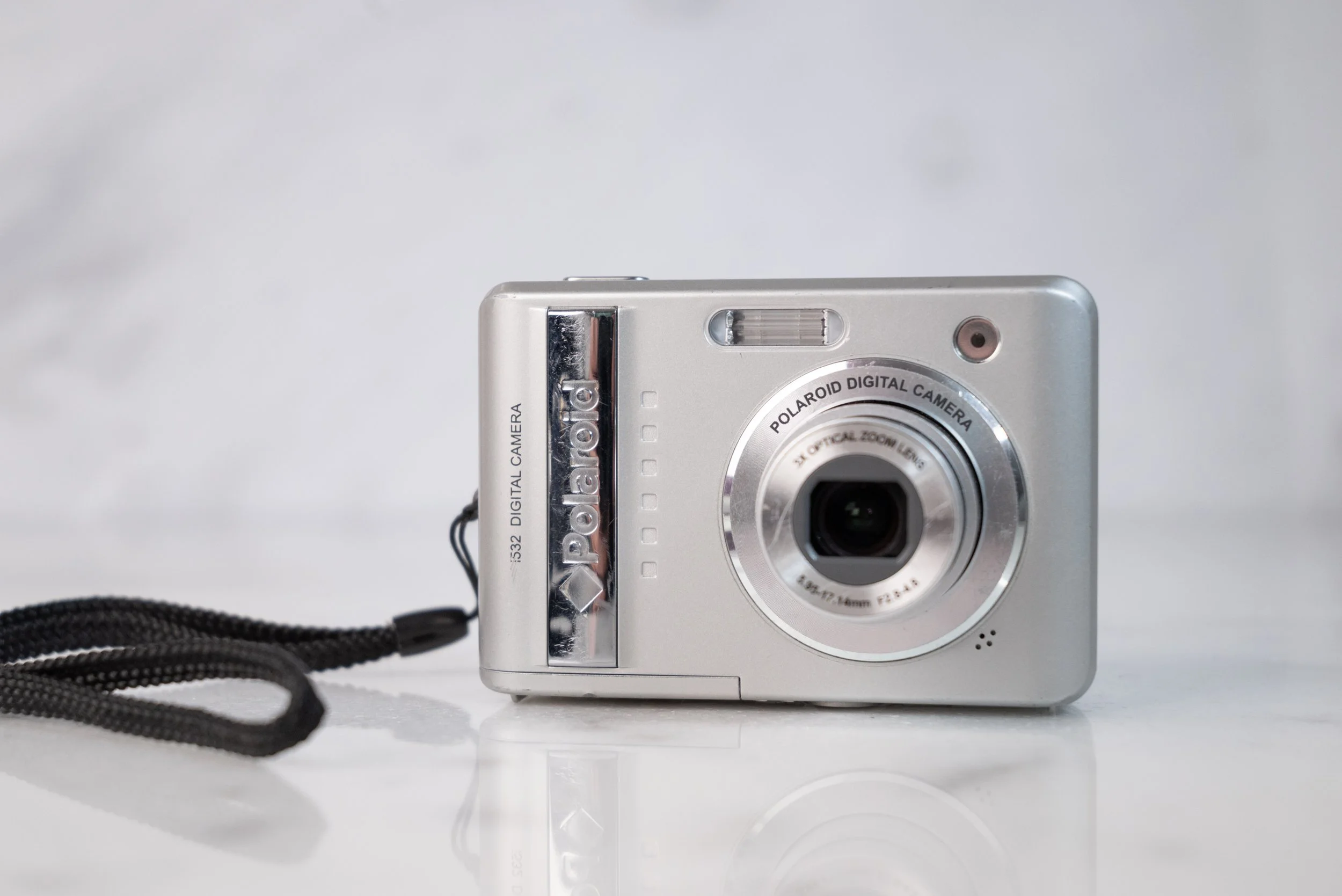 Polaroid i532 5 Megapixel 3X Optical/4x Digital Zoom Digicam Point and Shoot Digital Camera