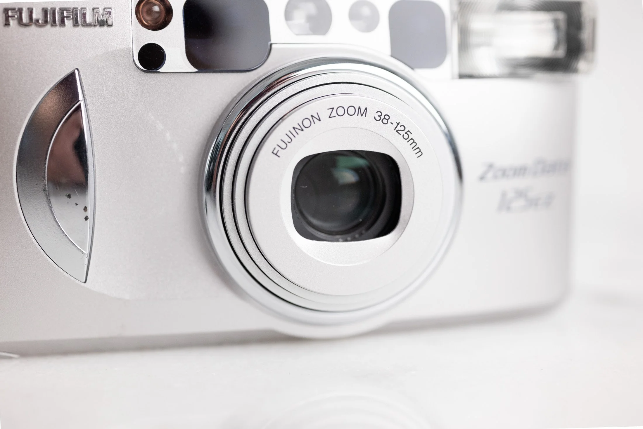 Fujifilm Zoom Date 125 EZ Point and Shoot 35mm Film Camera Fully