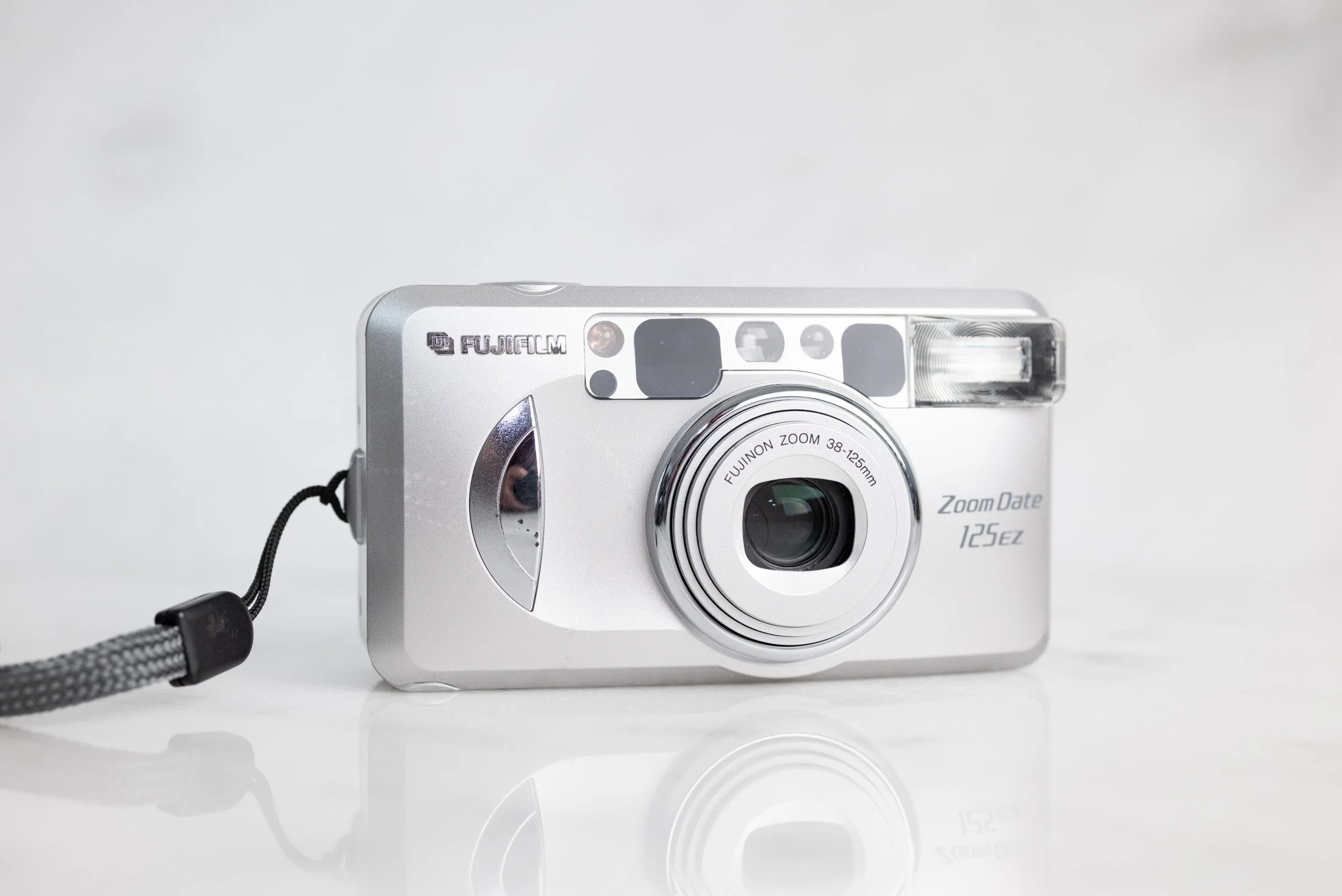 Fujifilm Zoom Date 125 EZ Point and Shoot 35mm Film Camera Fully  Functional — F Stop Cameras - Main Image