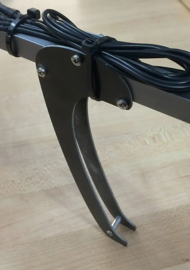 It could use one more standoff in the middle to stiffen things up. Not cutting down the wires ’til it’s all finalized.