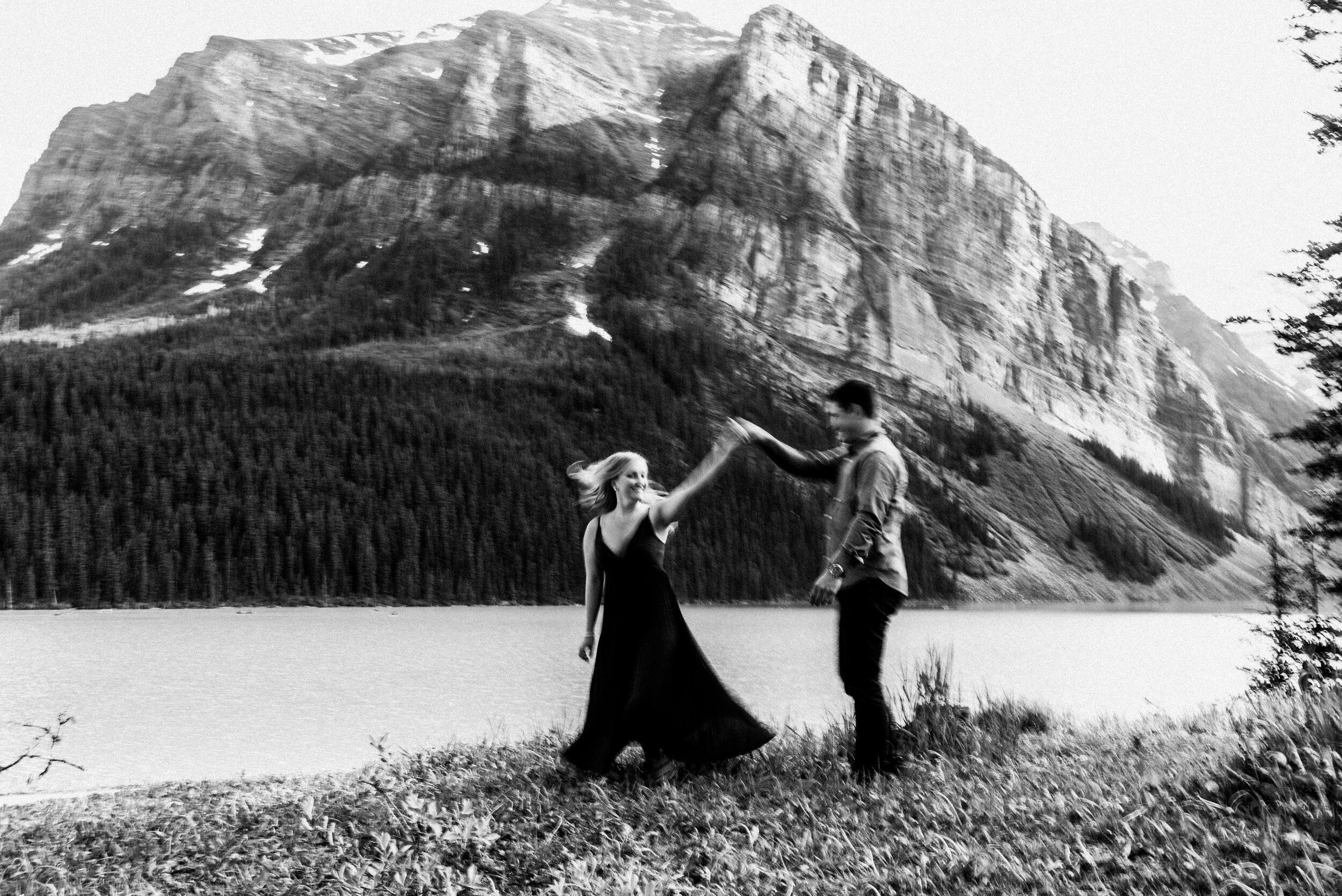 Lo-Zenon-Moraine-Lake-Louise-engagement-95.jpg