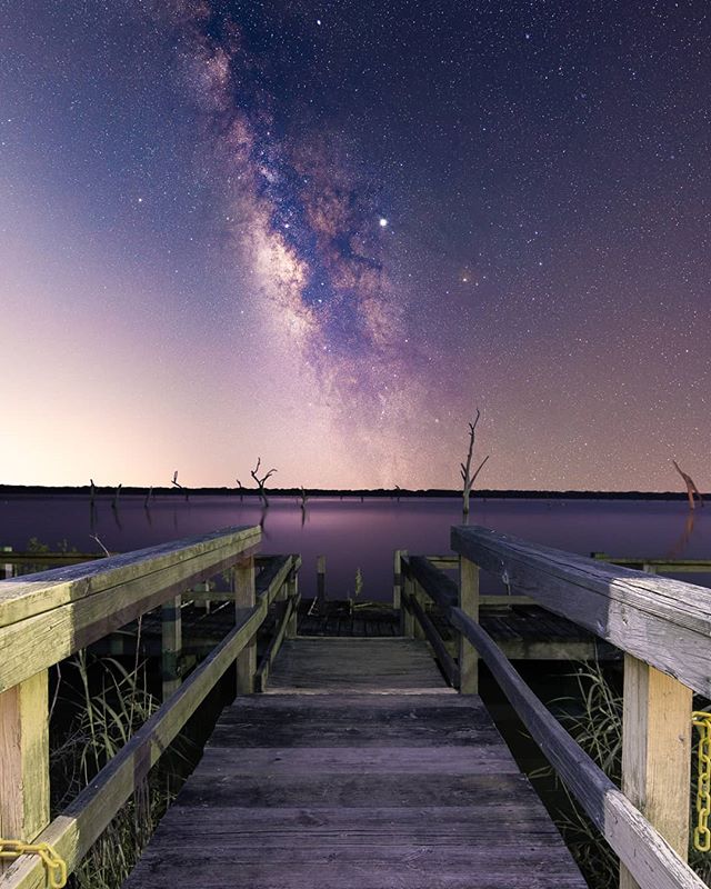 Milky Way over the creepy abandoned lake 🌠🌠 Big thanks to @behind_bvp for hanging out and talking to the owls for awhile. .
.
#igofhouston #canonusa #milkyway #houstonian #nightshooters #milkywaychasers #longexposure #instagood #igpodium_night #urb