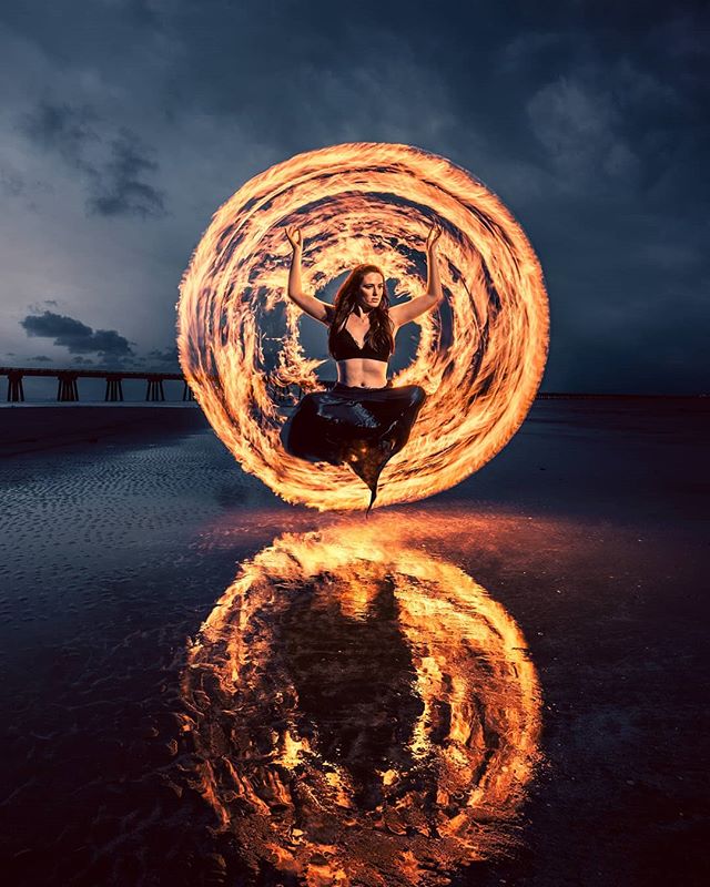 She's pure magic 🔥
A little Levitation throwback to last July with Jules 💃
.
.
#igofhouston #canonusa #nightphotography #fire #phlearn #way2ill #aovportraits #instagood #artofvisuals #longexposure #resourcemag #houston #tubetribe #litbyhand #moodyg