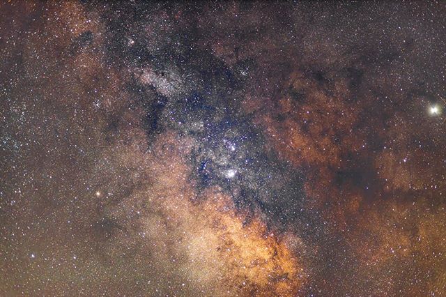 Milky Way, close up. This shot from last month was captured at the longest focal length I've tried so far!
 Using my #Omegon Minitrack LX2 and the relatively cheap EF 85mm f/1.8 I was able to catch this close up view of the Milky Way's core. 
The bri