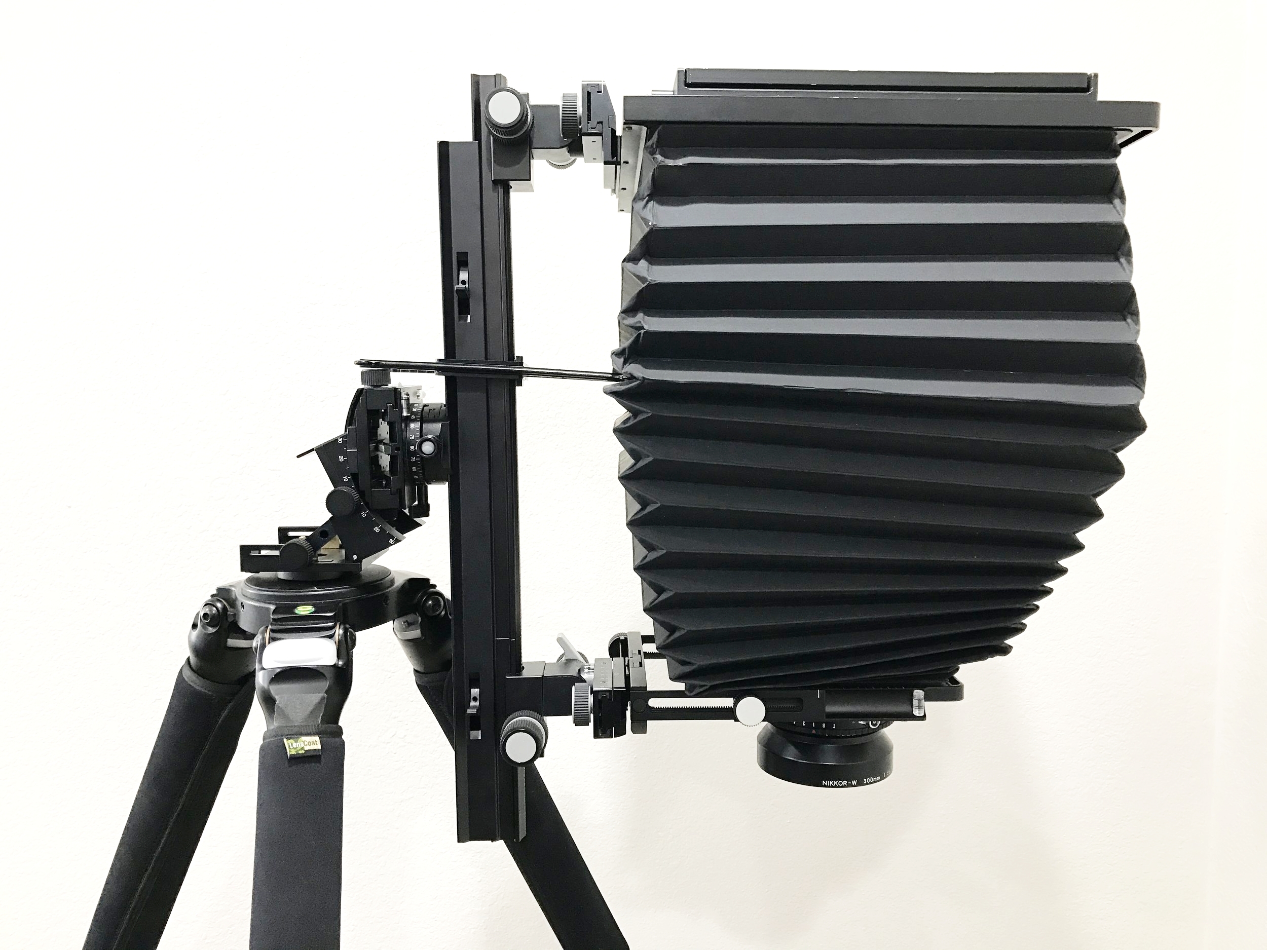 The Arca Swiss 8x10 and C1 Cube at 90 degrees to the ground.