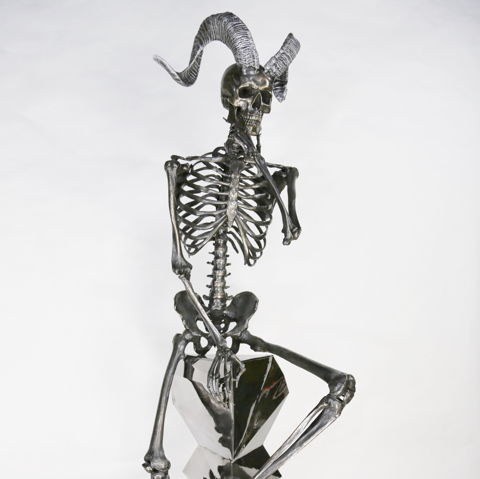 Pseudologica_Fantastica_Mesple_Sculpture_02.jpg