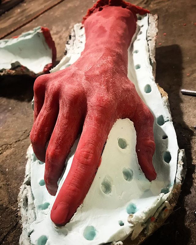 Needed a helping hand. Now I have one 👆🏼 #wax #studiolife #metalwork #casting #wip