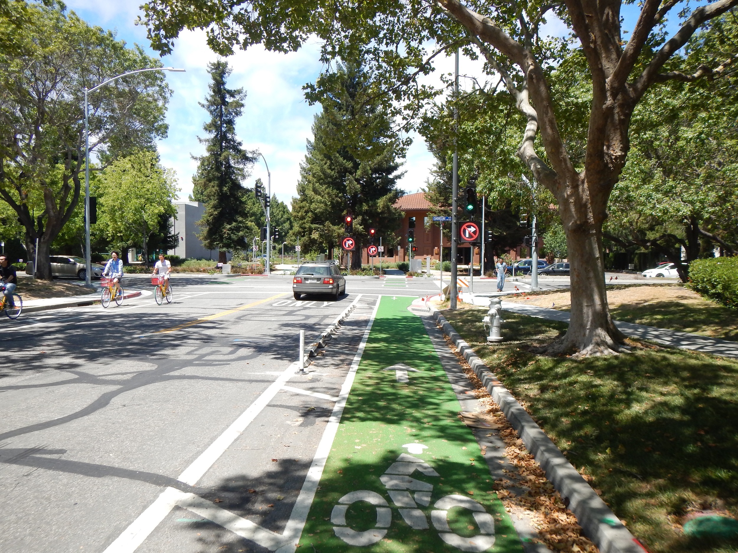 Shorebird Way approaching Shoreline Boulevard in Mountain View, CA photo from John Scarboro