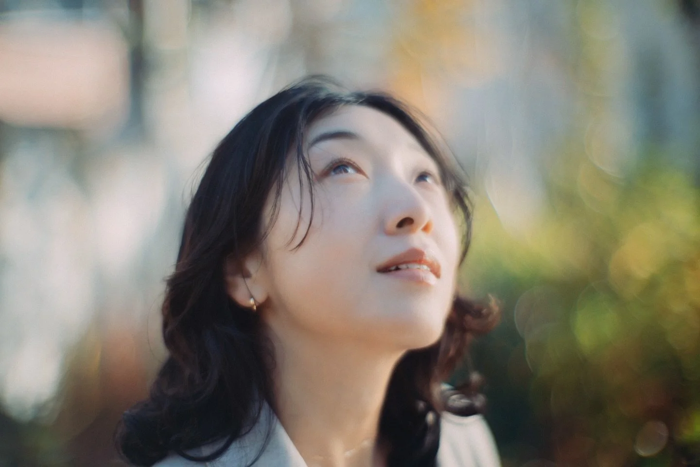 グランドメゾン「大阪上町台」篇
CMの監督、撮影と写真を撮らせていただきました。
俳優は安藤サクラさん。音楽を阿部芙蓉美さん。
お会いできて光栄でした。
CMの撮影は @kuuuma_film @yuzuhahuzuy が基本撮影してくれてました。時間をかけてじっくり @tsujiishotaro さん方も撮ってくださっています。前作に引き続き、その土地の大切な時をたくさん紡いで行きました。
また、みんなで集まれる事を楽しみに😌

Creative Director : Kota Tohata