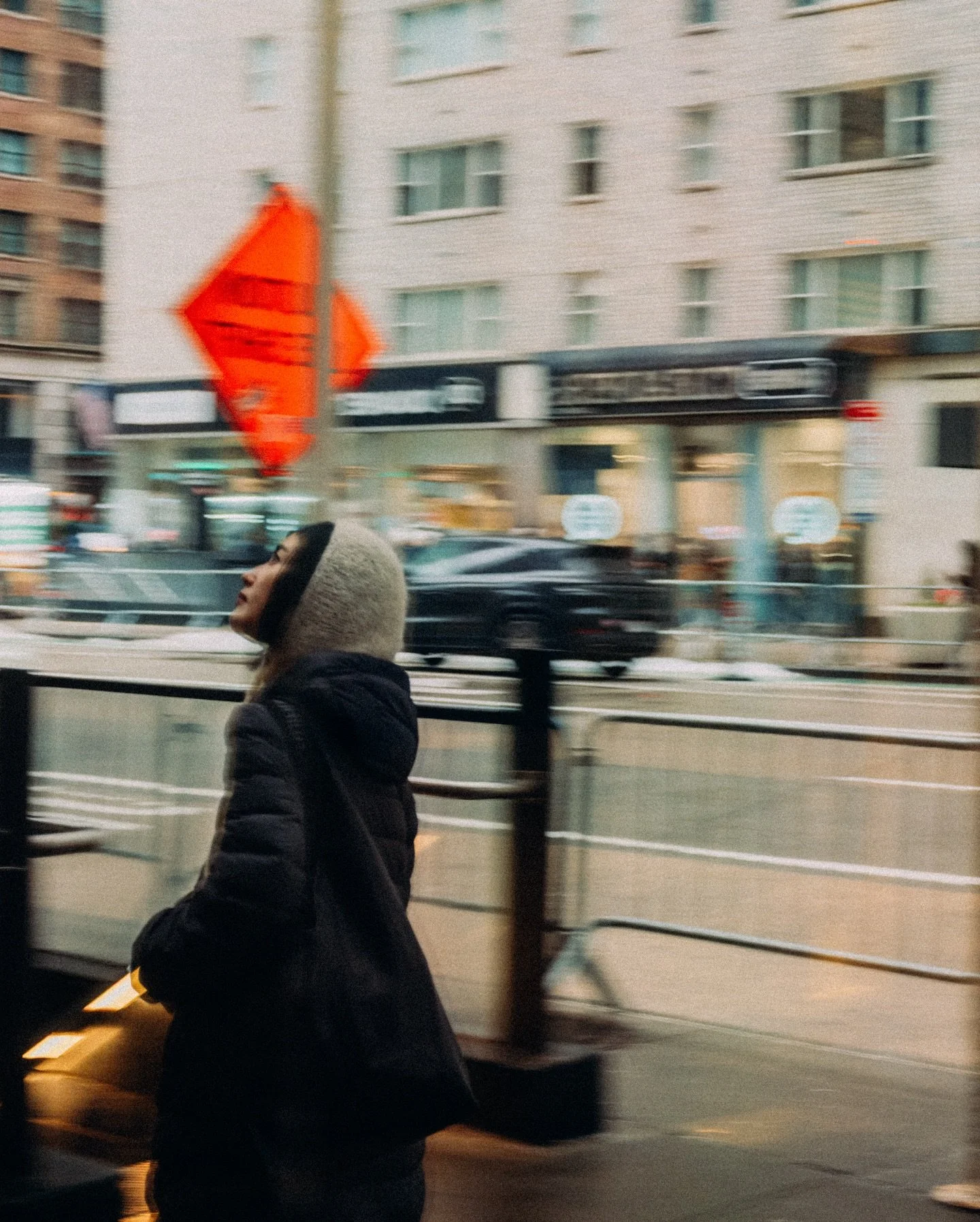 2025年
たくさんの方とお会いすることが出来た年でした。
そして多くの支えを感じる年でもありました。
お会いしてくださった皆さま、展示に来てくださった方々、
写真集を手に取ってくださった方々。
そして面白い時間を共に過ごしてくれた尊敬する先輩方、友人たち。
本当にありがとうございました。

今年の最後も妻とNew Yorkに来ました。
次に向けて2人各々見て、撮り、考え、つくり、
たくさんの栄養を吸収する日々です。
来年もまた、妻と共に幸せを抱きしめながら、
良きものづくりをして行きたいと思い