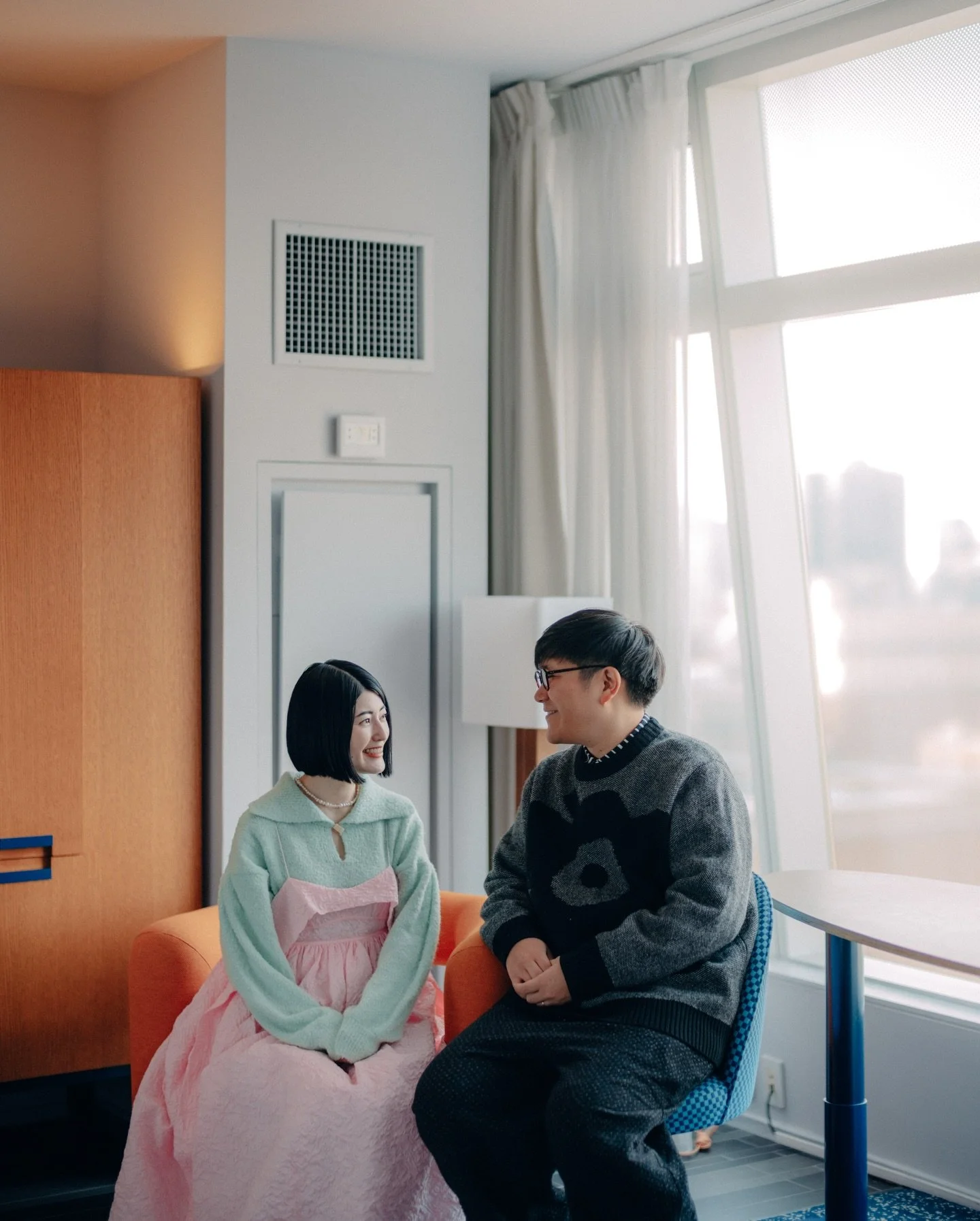 明けまして、おめでとうございます。
元旦/日本＆大晦日/ニューヨークの朝。
今年もふたりで写真を撮りました。

それぞれでも、ふたりでも
この年を忘れらない大切な年にして行きたいと思います。
一歩一歩、元気に楽しく歩んでいきますので、
共に歩んでくださる皆さまも共に楽しく歩めたら嬉しいです。
本年もよろしくお願いします✨