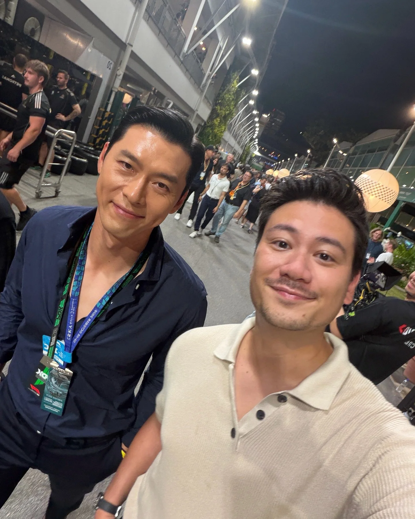 Friday Singapore GP things - bumping into @hyunbinactor_ in the paddock, interviewing @valtteribottas for @beinsportsasia, meeting @micksdoohan after a season of working together on MotoGP, and lots of talking and walking, walking and talking 🎥🏁🏎️