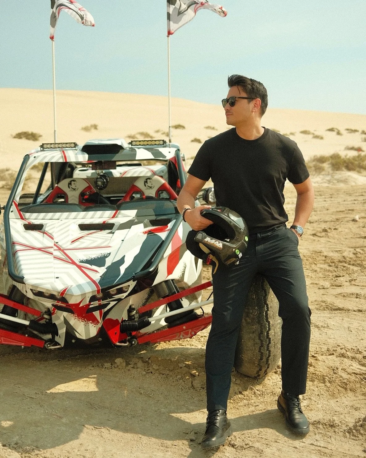 First day in Qatar with @beinsportsasia spent dune bashing and off road driving in the middle of the desert. Truly core memory stuff that I&rsquo;ll never forget. What a way to start the F1 week!