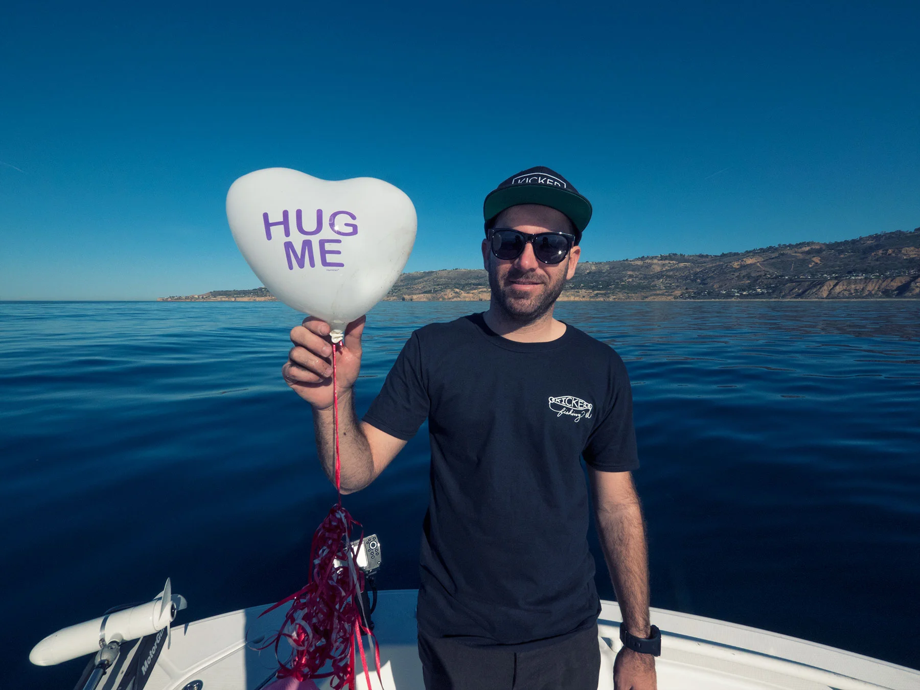 hug_grindr.jpg