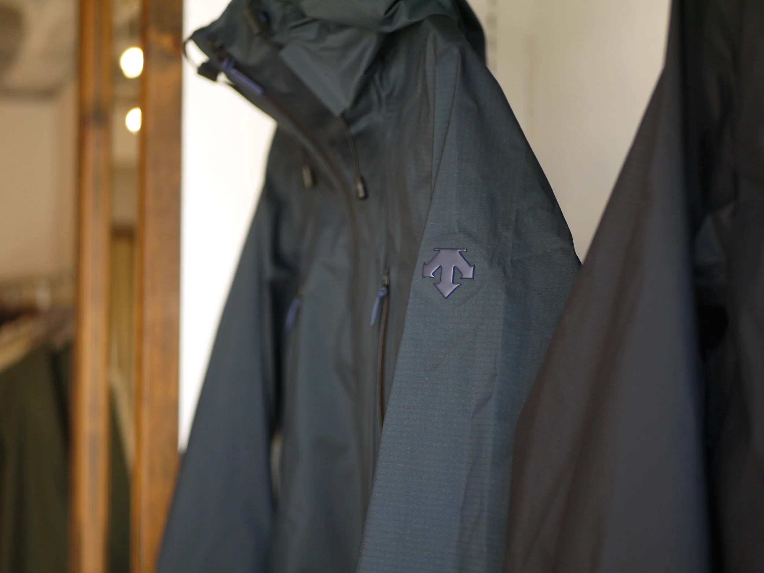 DESCENTE ALLTERRAIN INNER SURFACE TECHNOLOGY ACTIVE JACKET
