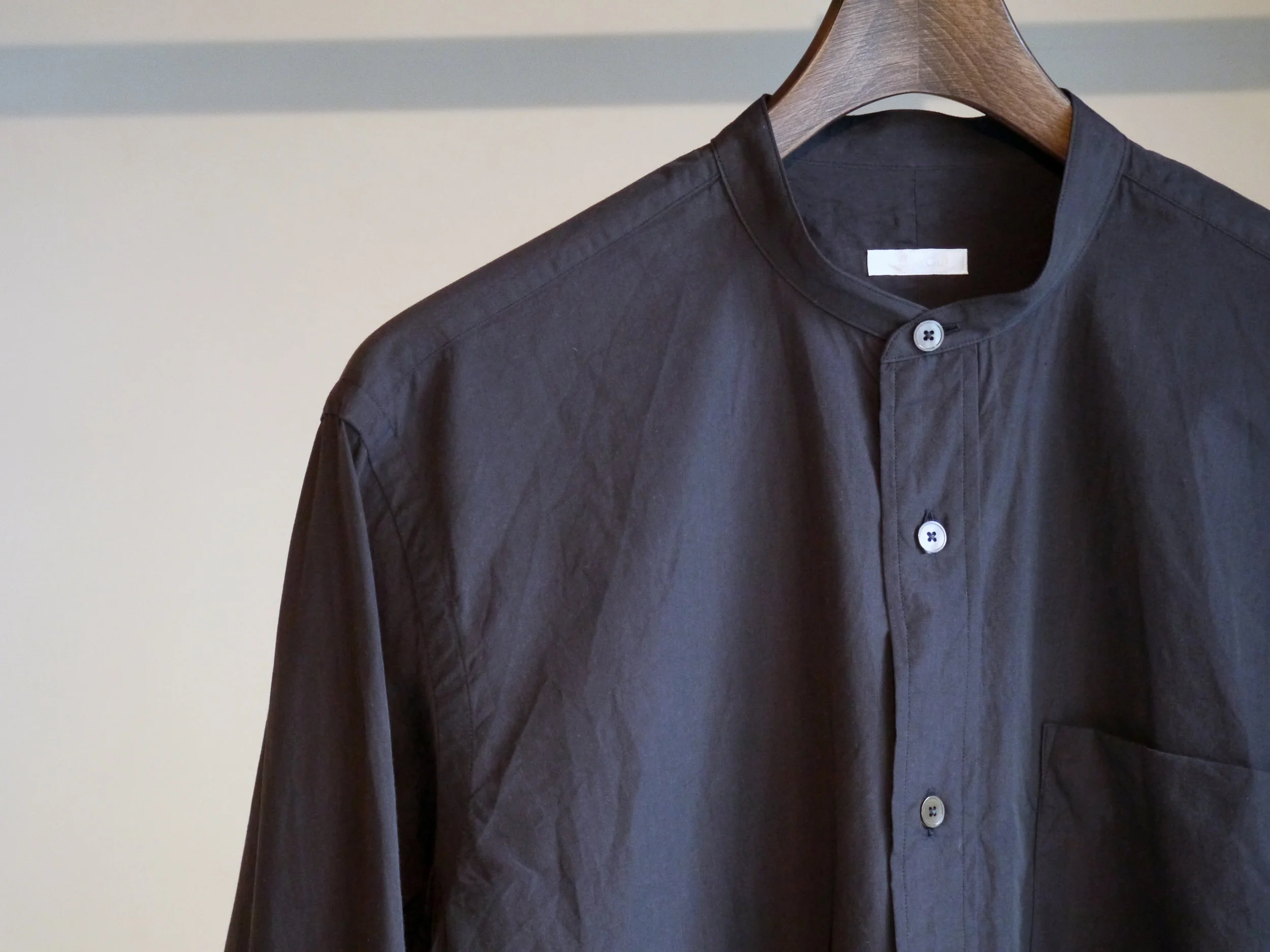COMOLI BANDCOLLAR SHIRTS