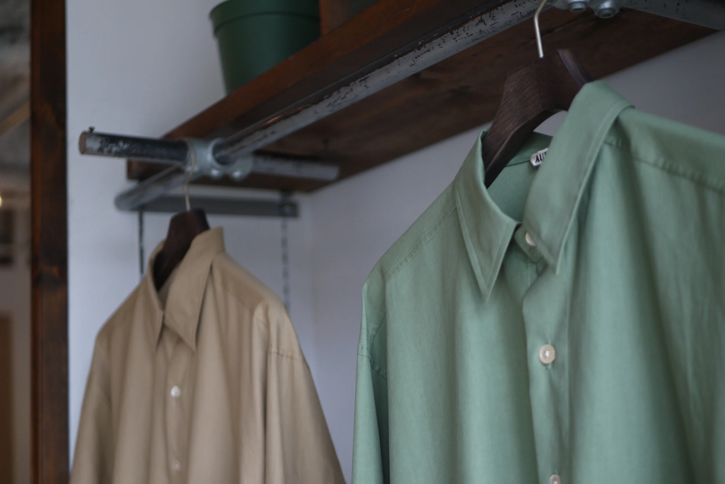 AURALEE WASHED FINX TWILL CPO SHIRTS
