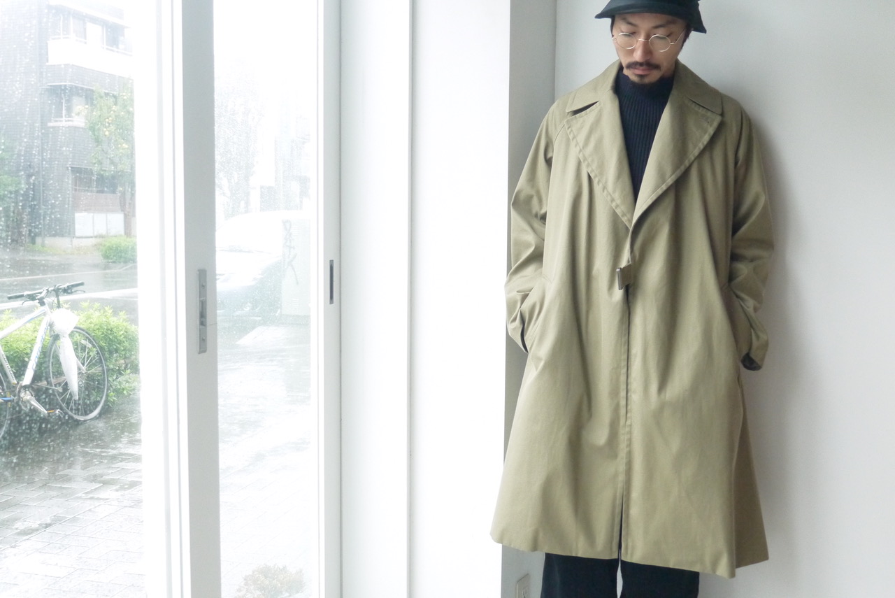 16AW/名作】comoli タイロッケンコート ブラック サイズ 1 - トレンチ