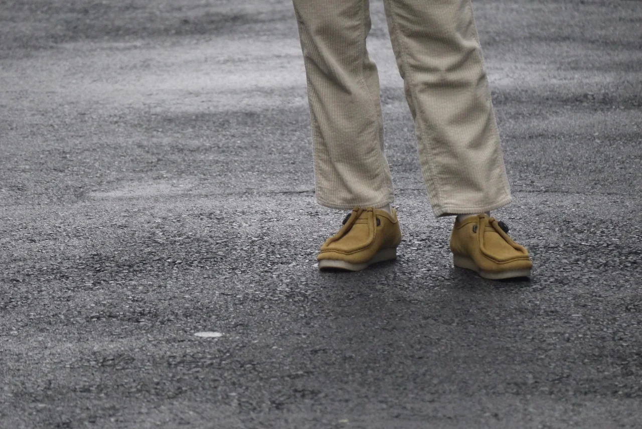 Shoes style to show with pants silhouette