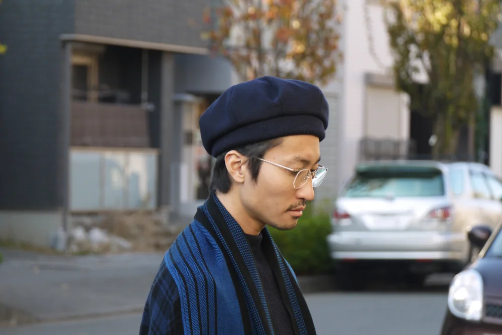 Recommended navy color cap selected by the staff