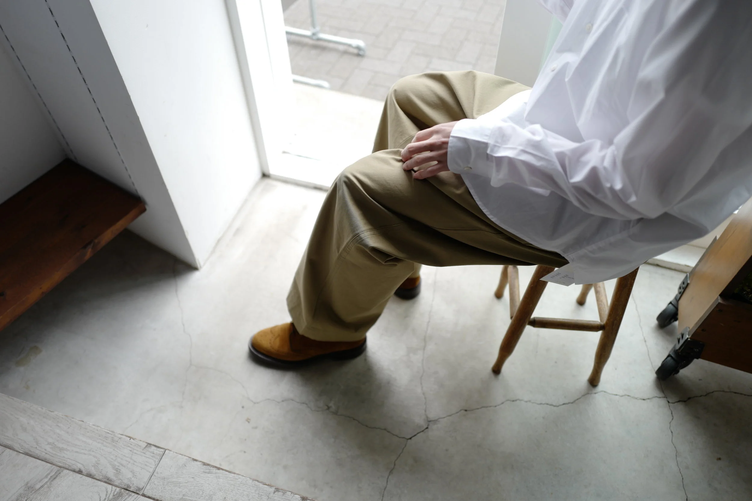 チノパンとスウェード靴と...