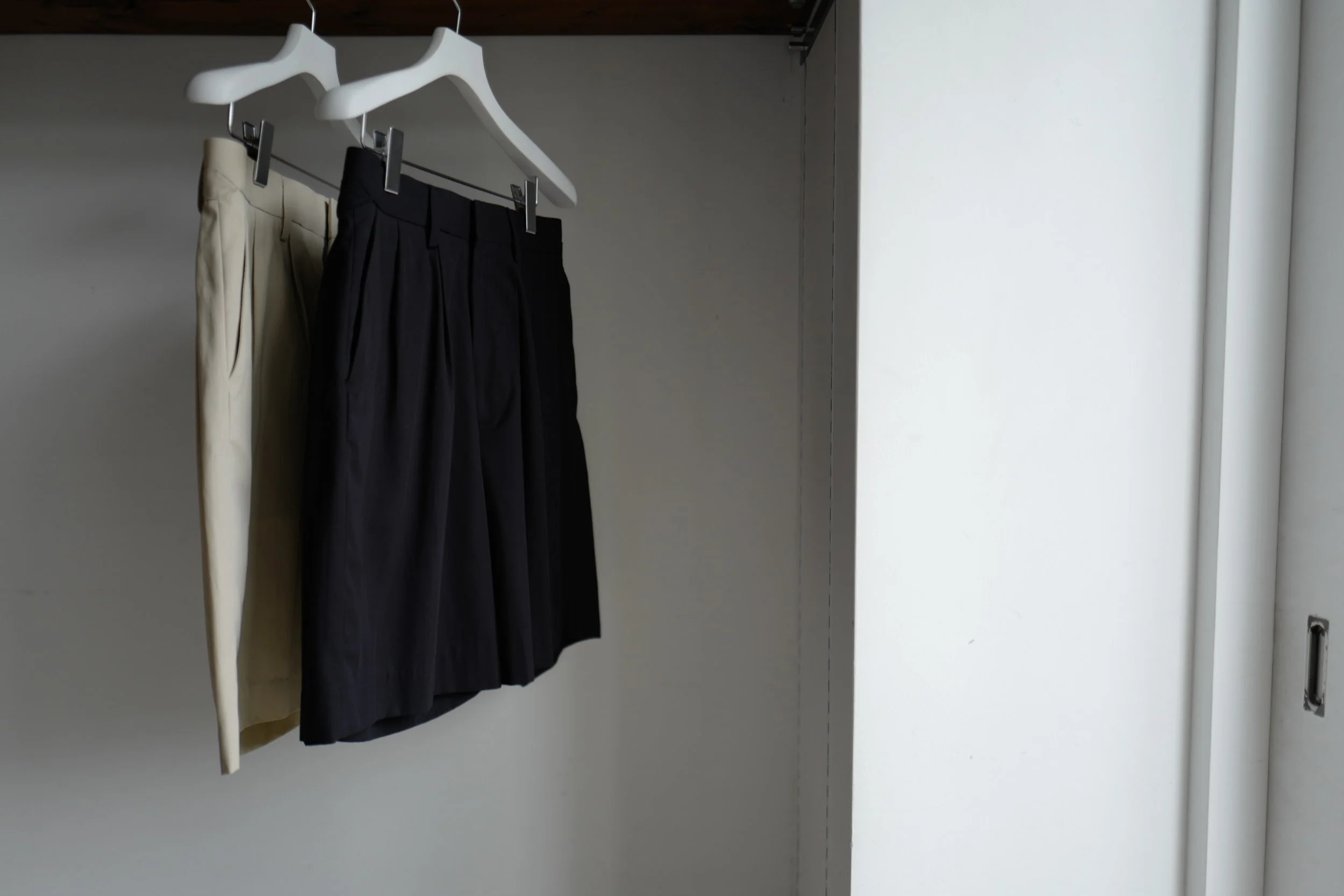 AURALEE HARD TWIST GABARDINE SHORTS