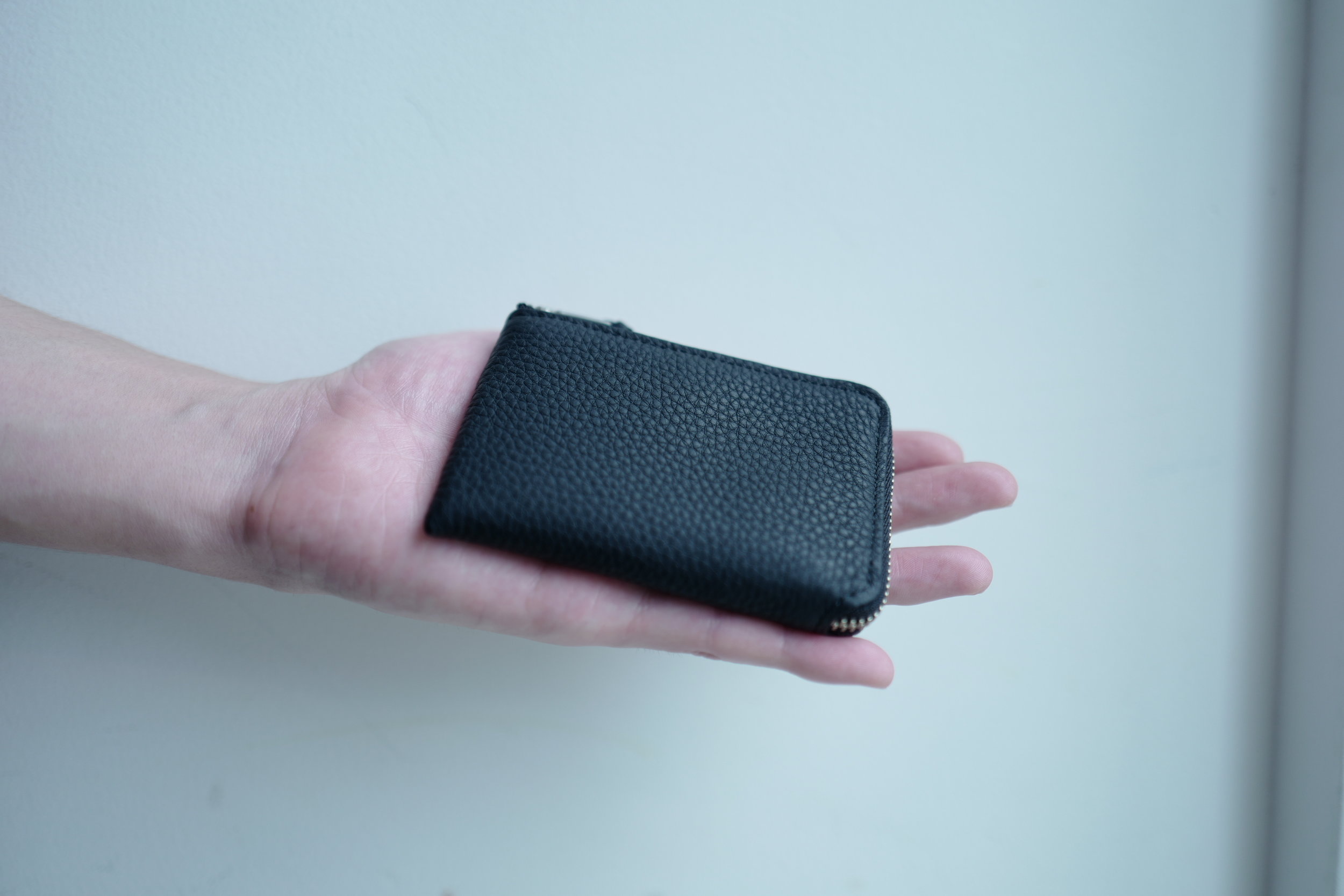 ERA. BUBBLE CALF ZIPPED CARD CASE