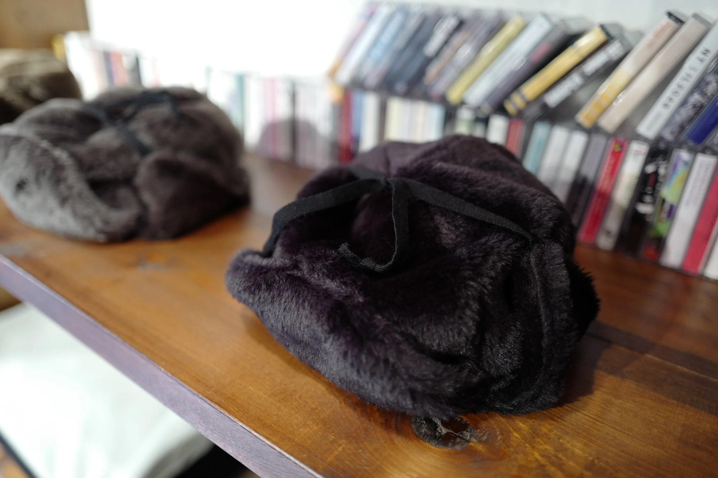 COMESANDGOES FUR EAR CAP