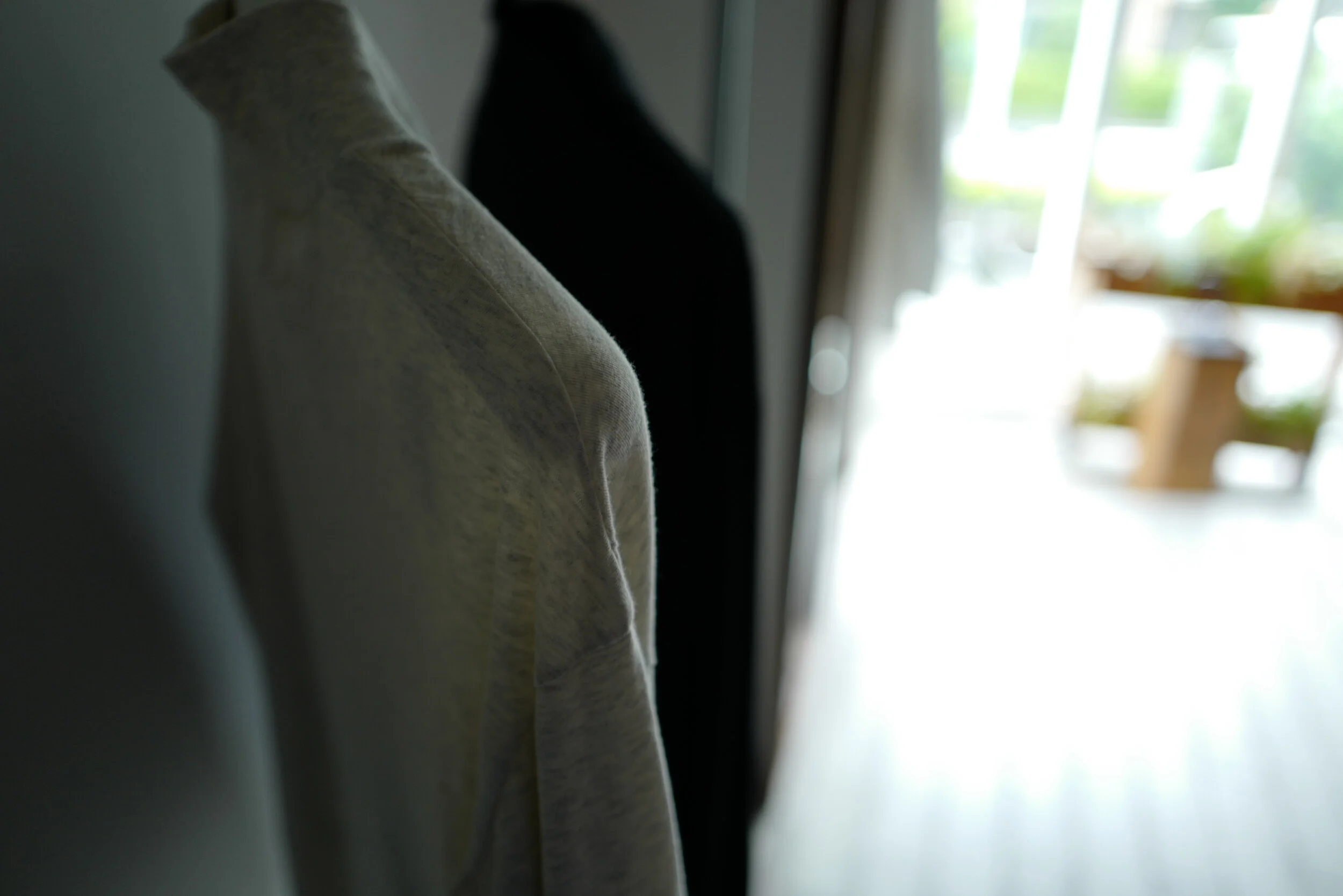 AURALEE SEAMLESS HI NECK L/S TEE