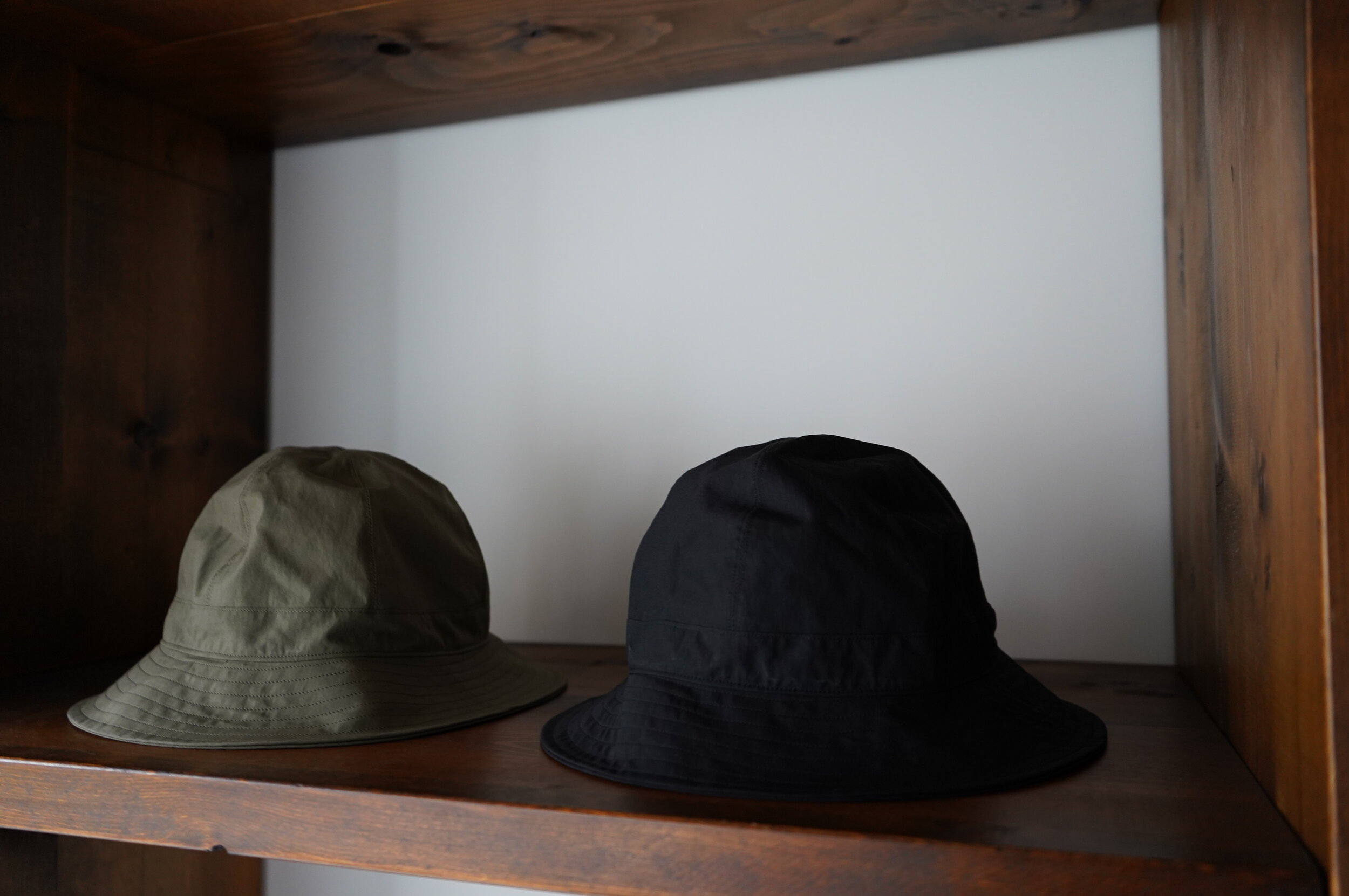 COMESANDGOES  TYPEWRITER BALLOON HAT