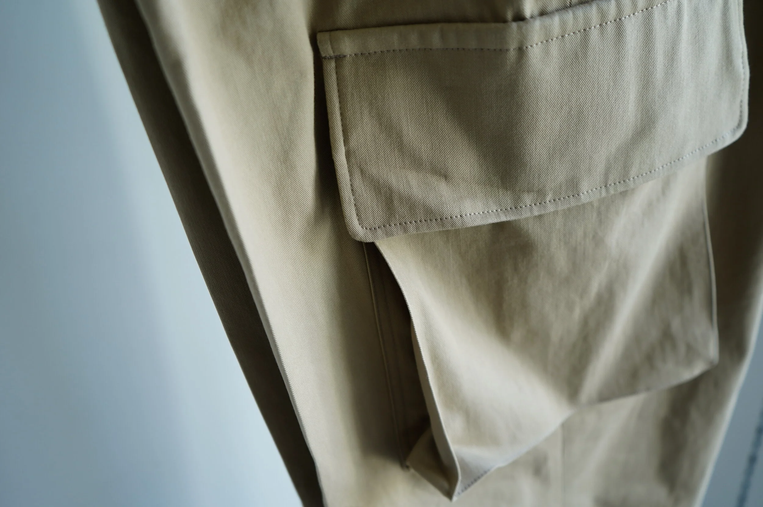 HERILLのカーゴパンツ