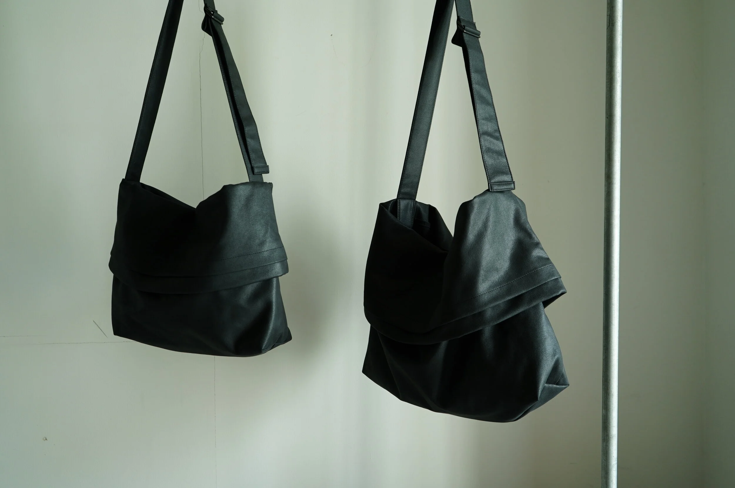 KaILI カイリ TRANSFORM BAG M UN ショルダーバッグ 黒 KaILI カイリ 「T/S TRANSFORM BAG M UN」－ WEEKENDER SHOP