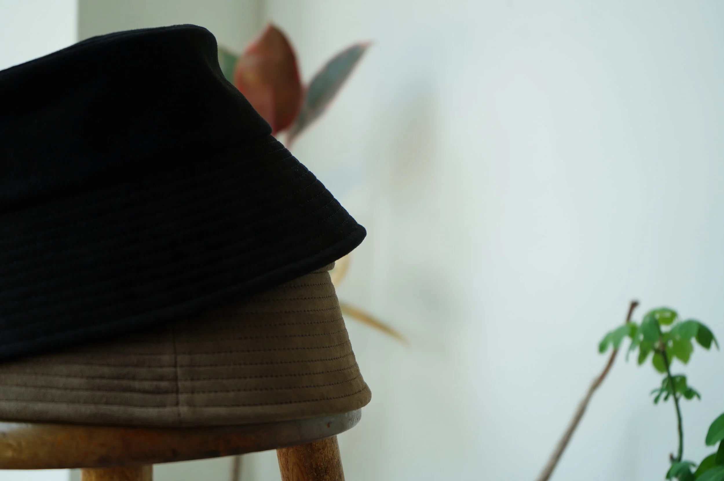 COMESANDGOES SEEP SUEDE HAT