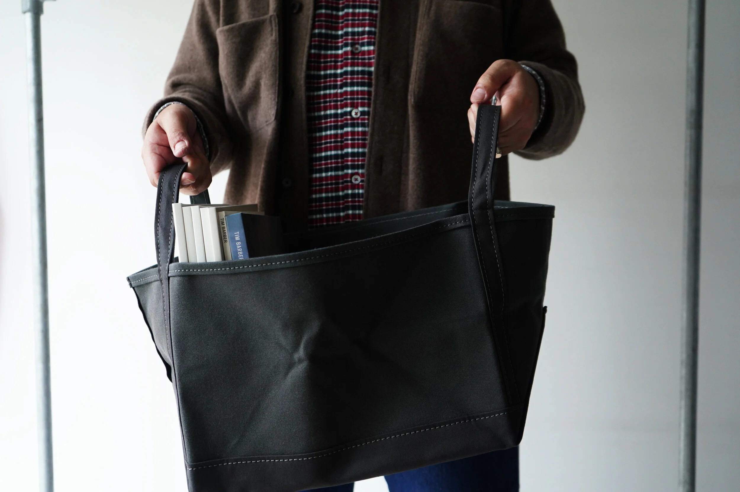 【完売品】TEMBEA BOOK TOTE M ブックトート 01_NAT_BLACK_thm.jpg